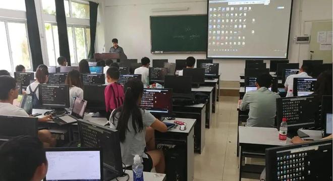 大学里这6类'万金油专业'很热门 好就业与难就业的真相